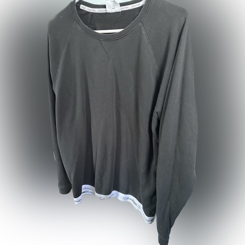 Calvin Klein large means crewneck